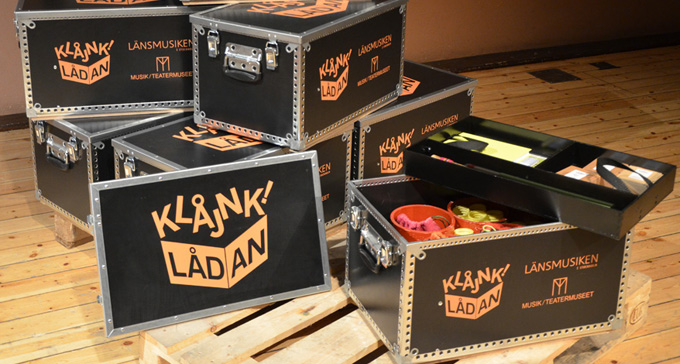 Klåjnklådan packas för att möta barn på flykt.