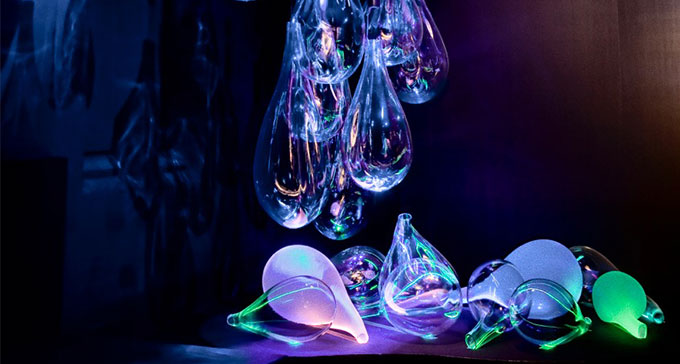 Judiska Teatern donerar glaskonstverk till Scenkonstmuseet.